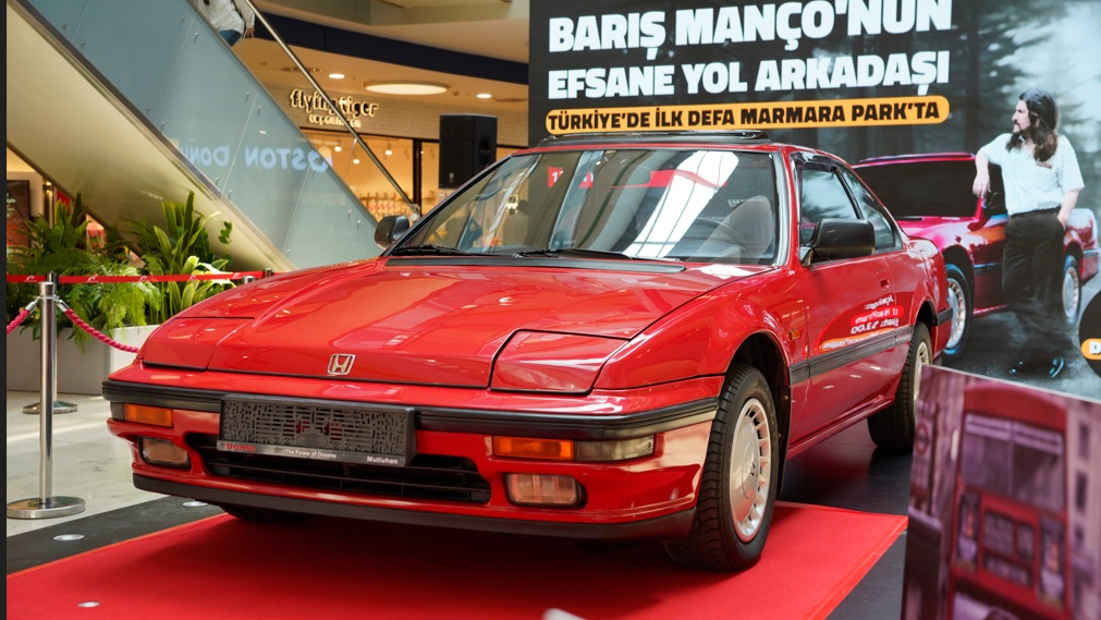 Barış Manço’nun Kırmızı Spor Otomobili ziyaretçileriyle buluştu.