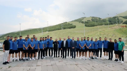 REKTÖR HACIMÜFTÜOĞLU, UEFA B ANTRENÖRLÜK EĞİTİMİ ALAN FUTBOLCULARLA BİR ARAYA GELDİ