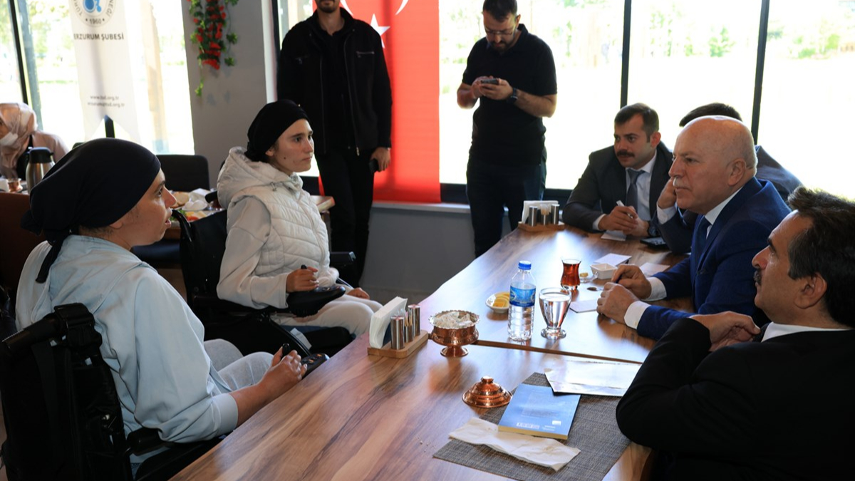 BAŞKAN SEKMEN ‘ARZUHAL GÜNLERİ’NDE ENGELLİLERİN SORUNLARINI DİNLEDİ