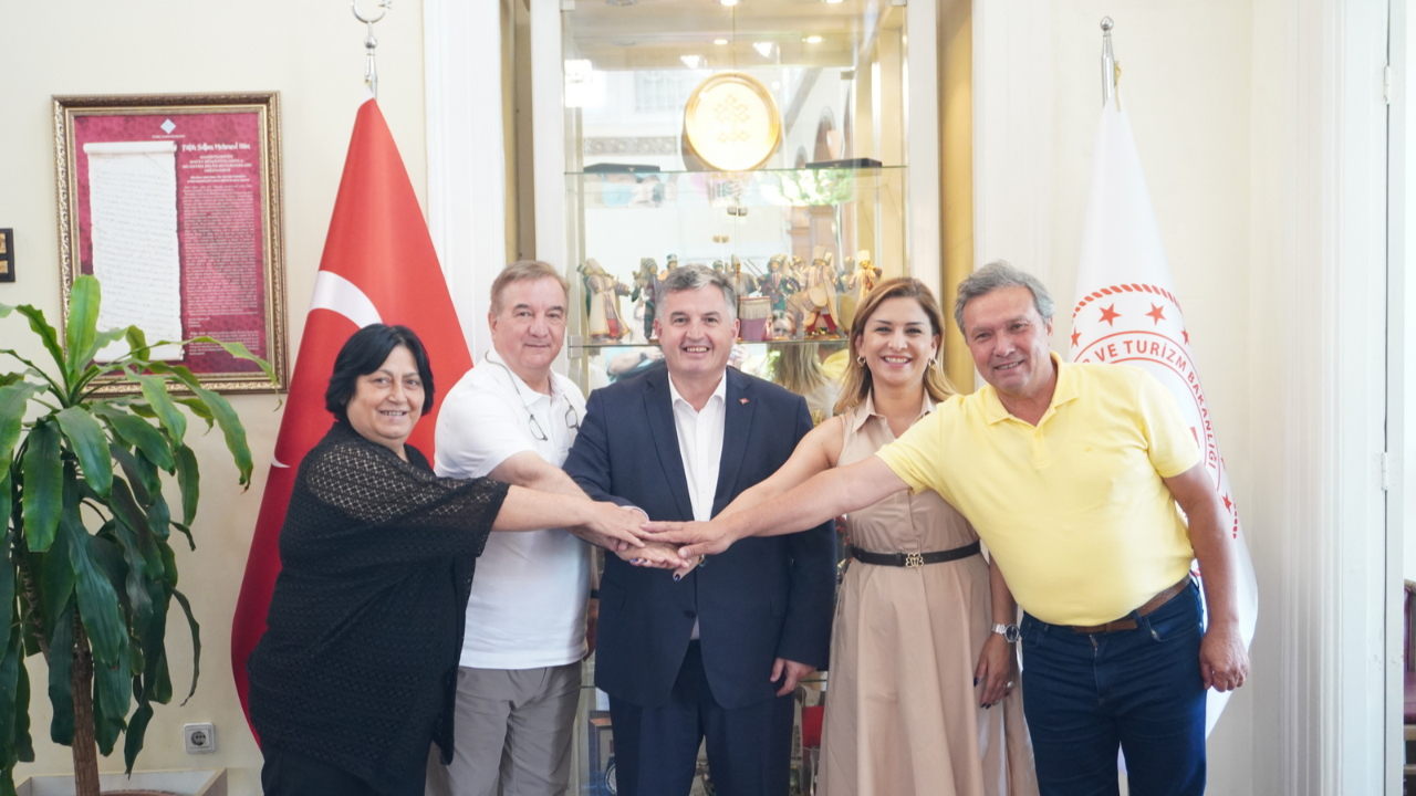 İzmir Turizminin sorunları ve çözümleri ele alındı.