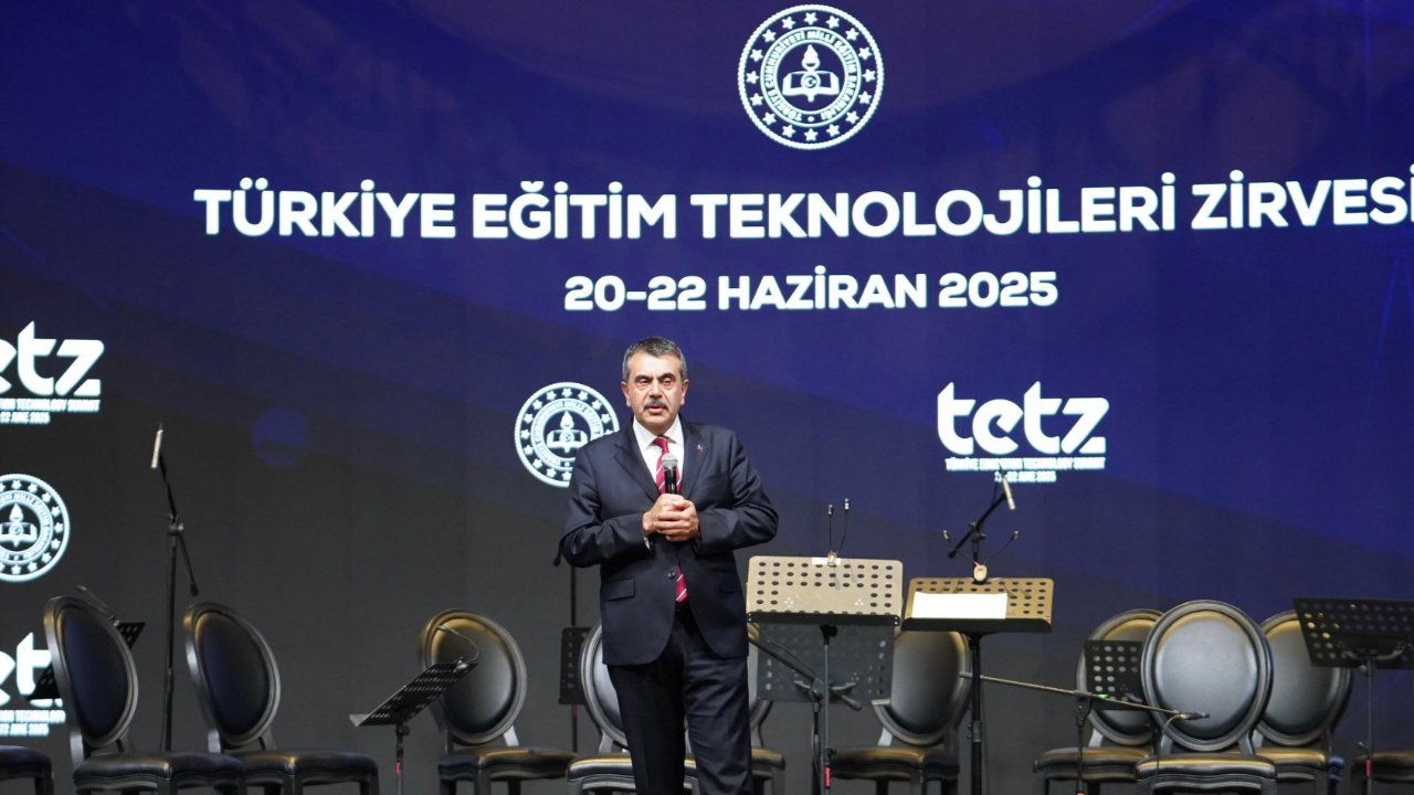 BAKAN TEKİN, "TÜRKİYE EĞİTİM TEKNOLOJİLERİ ZİRVESİ" KATILIMCILARI ONURUNA YEMEK VERDİ