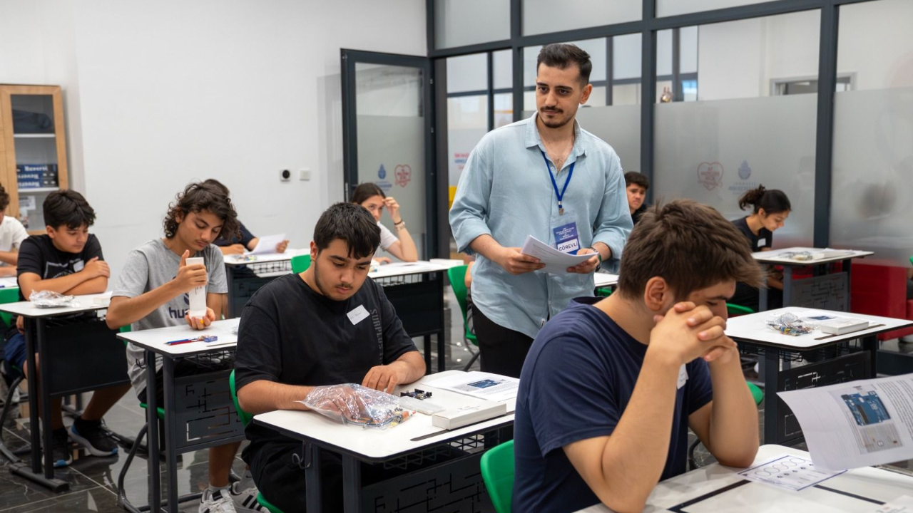 GENÇLER  TEKNOLOJİ TAKIMI SEÇMELERİ İÇİN YARIŞTI