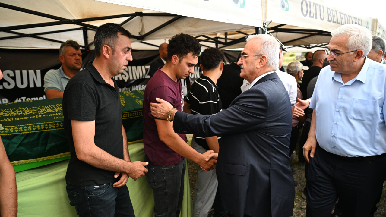 İçişleri Bakan Yardımcısı Karaloğlu ve Vali Çiftçi, Oltu’daki Maden Kazasında Hayatını Kaybeden İşçilerin Cenaze Törenine Katıldı