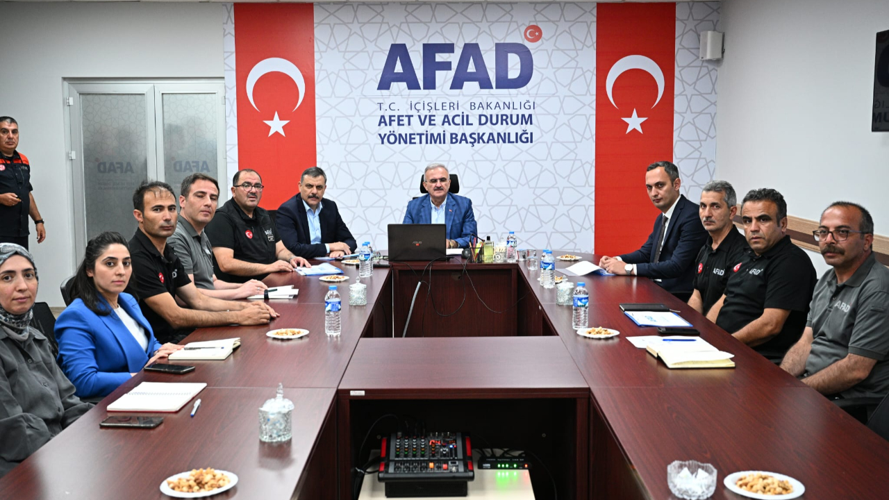 İçişleri Bakan Yardımcısı Münir Karaloğlu’ndan AFAD İl Müdürlüğüne Ziyaret