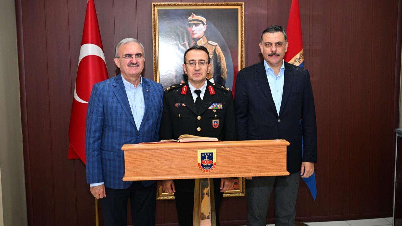 İçişleri Bakan Yardımcısı Münir Karaloğlu’ndan İl Jandarma Komutanlığına Ziyaret
