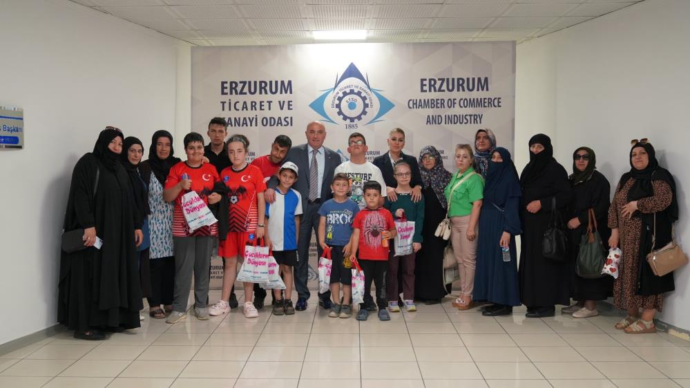 Başkan Özakalın özel sporcular ve aileleriyle buluştu