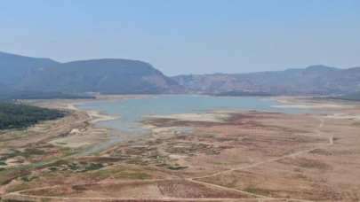 Tahtalı Barajı'nda ürküten manzara; su çekildi geriye balçık kaldı