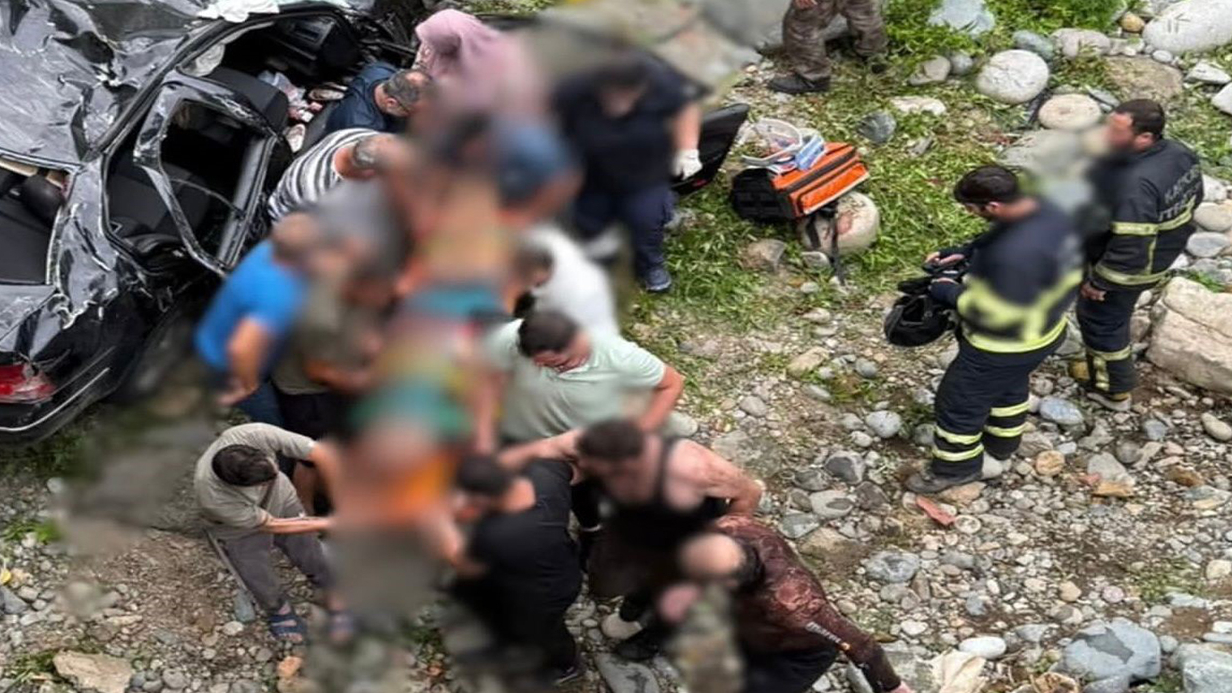 Rize’de iki araç çarpıştı: 1 ölü, 8 yaralı