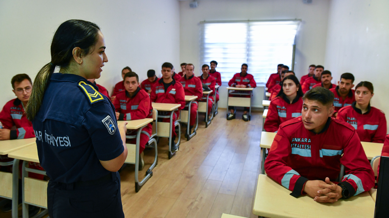 ANKARA İTFAİYESİ’NİN YENİ KAHRAMANLARI GÖREVE HAZIRLANIYOR