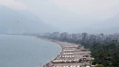 Antalya'nın simgesi Beydağları nem bulutu arasında kayboldu