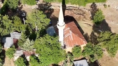 Tescilli tarihi cami geçmişin izlerini geleceğe taşıyor