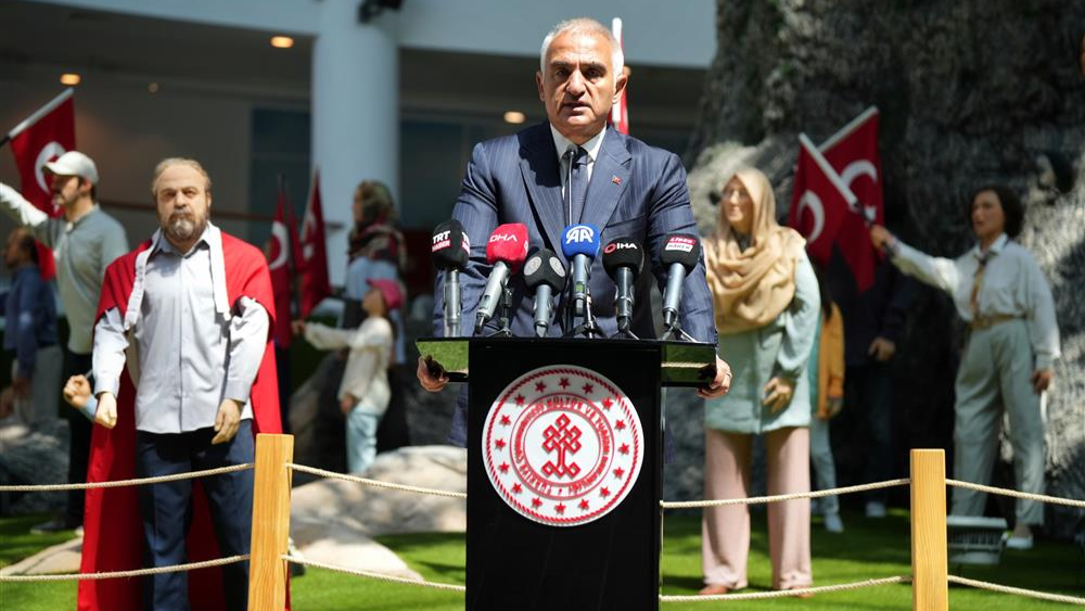 BAKAN ERSOY: "15 TEMMUZ GECESİ MİLLETİMİZ ŞEHİT VEREREK EMPERYALİST DÜZENİN KUKLACILARINI PÜSKÜRTTÜ"