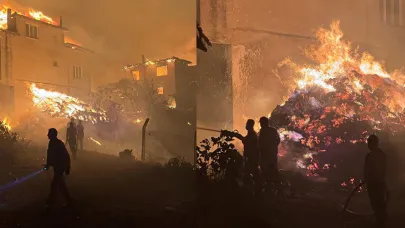 Yangın, tahliye edilen mahalleye sıçradı: Evler alev topuna döndü