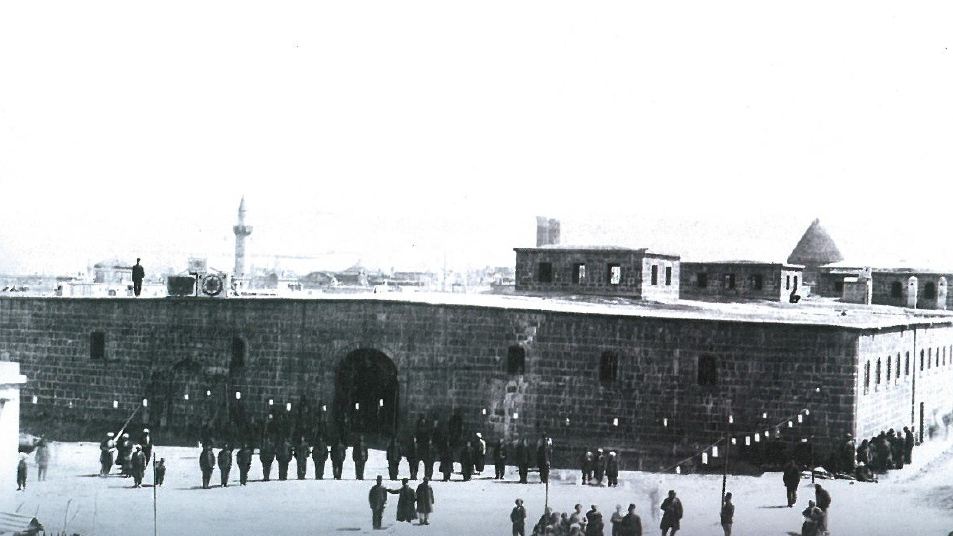TARİHİ TAŞ AMBARLAR, KAPALI ÇARŞI VE MÜZEYE DÖNÜŞÜYOR