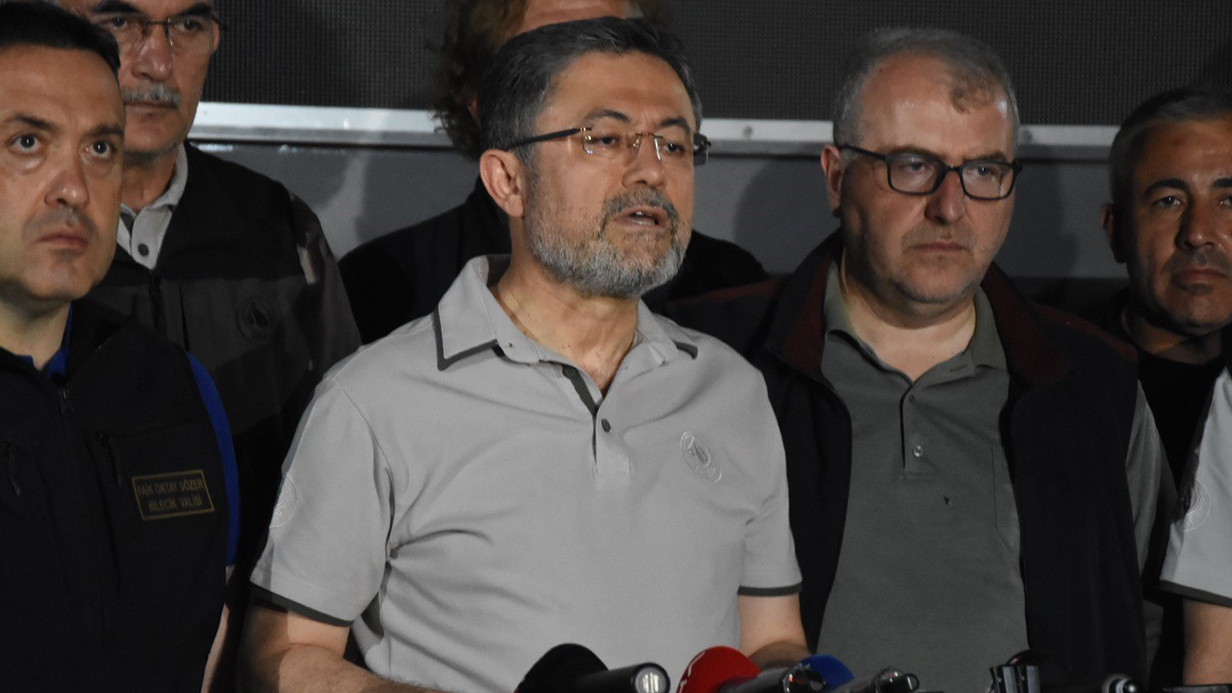 Tarım ve Orman Bakanı Yumaklı: "Bugün Türkiye’de başlayan 3 yangınımız var"