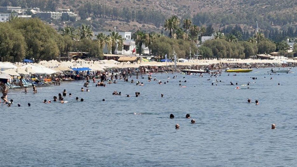 Termometreler şaştı, sahillerde iğne atsan yere düşmedi