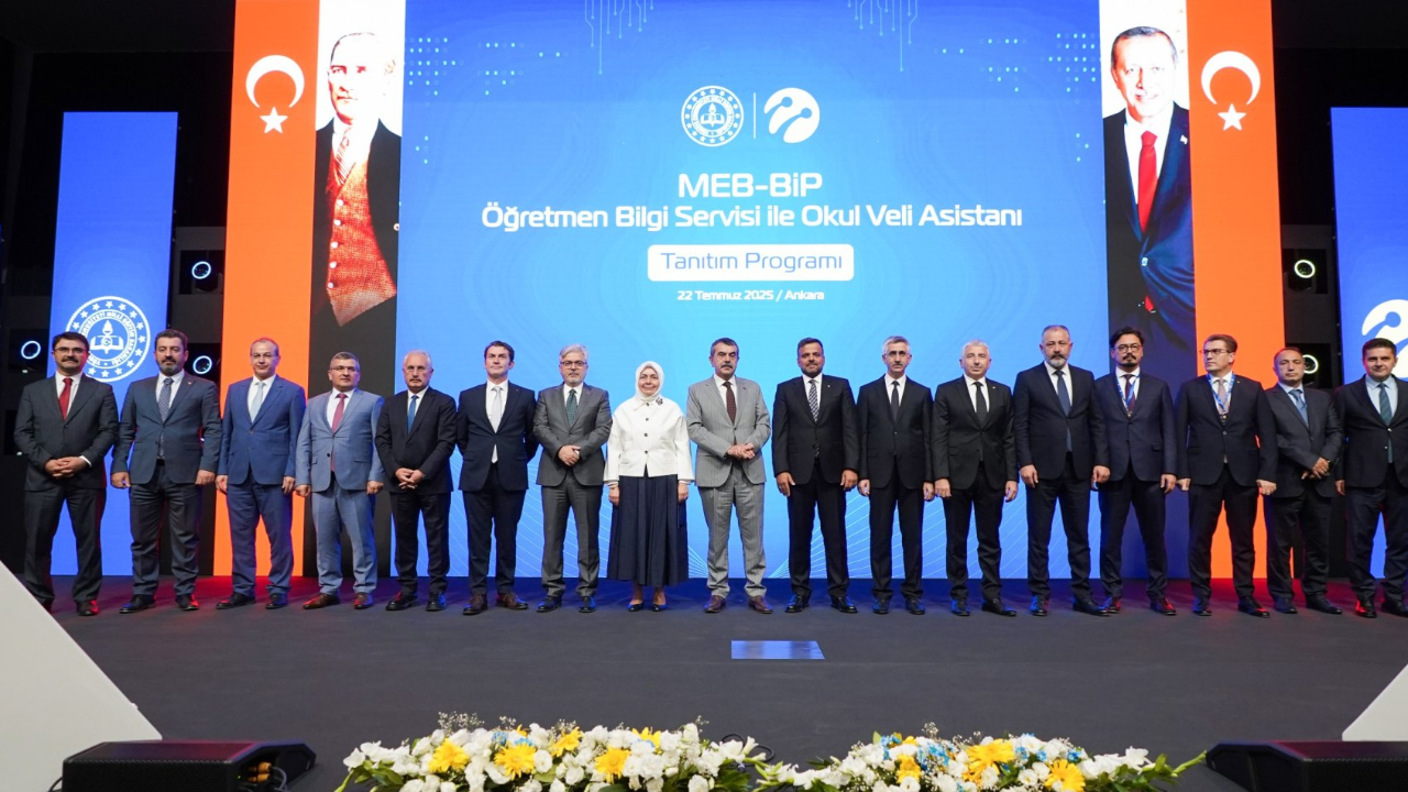 BAKAN TEKİN'İN KATILIMIYLA, ÖĞRETMEN-VELİ İLETİŞİMİNİN YÜRÜTÜLECEĞİ YERLİ VE MİLLÎ UYGULAMANIN TANITIM PROGRAMI YAPILDI