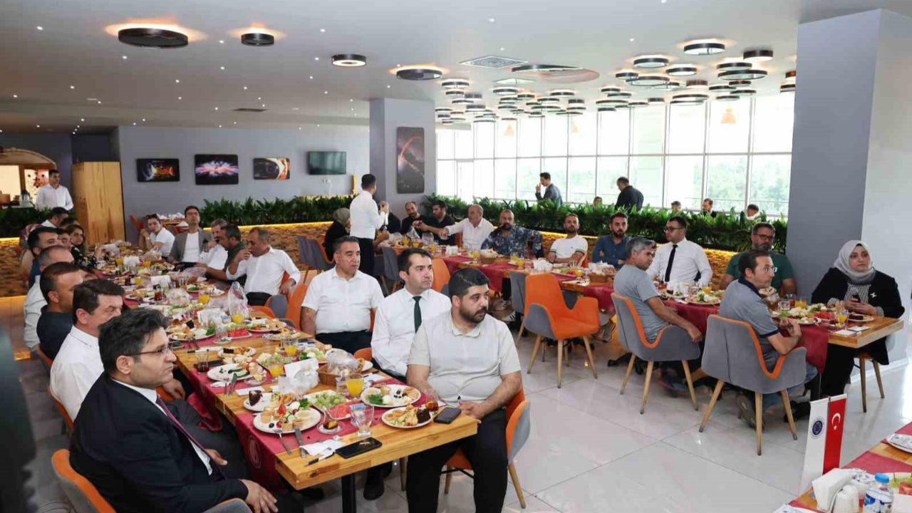 Rektör Hacımüftüoğlu okul yöneticileriyle bir araya geldi