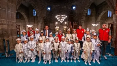 529 Yıllık Vakıf Geleneğiyle 176 Çocuk İçin Anlamlı Sünnet Organizasyonu Düzenlendi