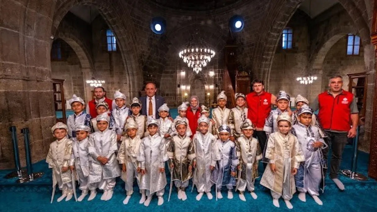 529 Yıllık Vakıf Geleneğiyle 176 Çocuk İçin Anlamlı Sünnet Organizasyonu Düzenlendi