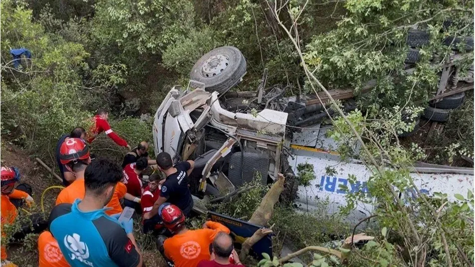Bursa’daki yangına gönüllü geldiler, uçurumda can verdiler