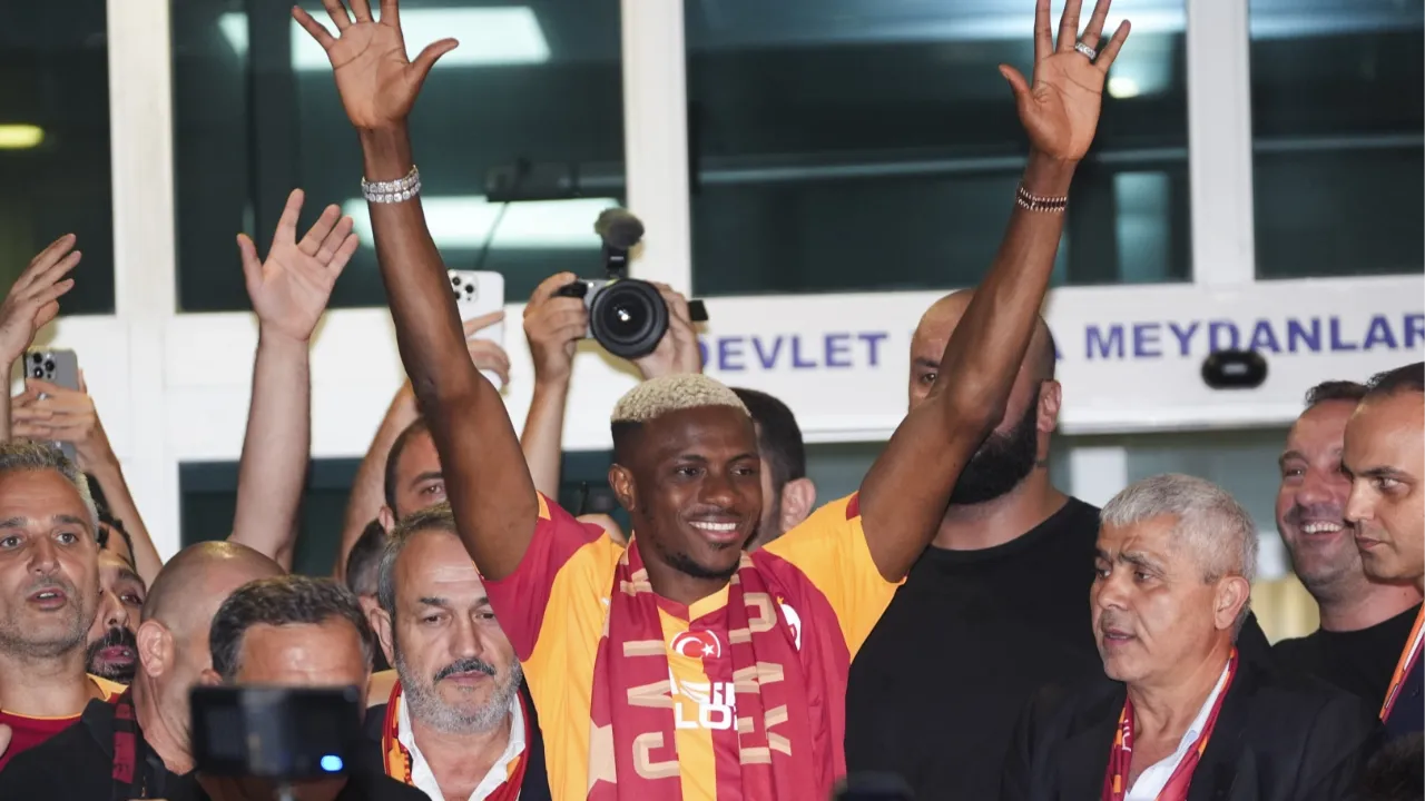 Victor Osimhen, İstanbul’a geldi
