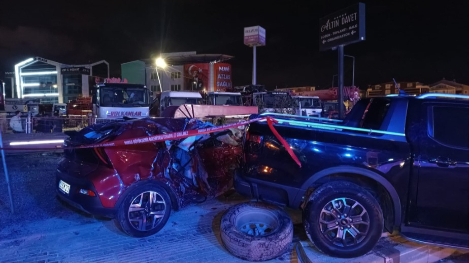 Alkollü sürücünün 2 kız kardeşi hayattan kopardığı kaza anı kamerada