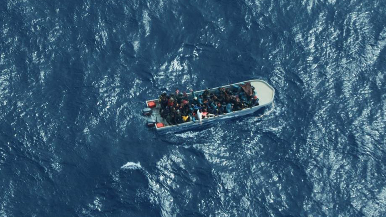 Yemen açıklarında göçmen teknesi battı: 54 ölü