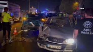 Göçmen kaçakçıları polisten kaçarken kaza yaptı: Otomobilden balık istifi 9 kişi çıktı