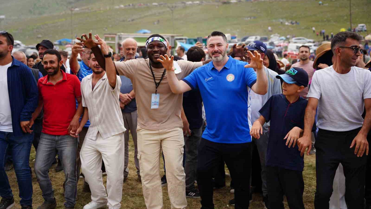 TFF Başkanı İbrahim Hacıosmanoğlu, Çaykur Rizespor’un ‘Birlik ve beraberlik şölenine’ katıldı