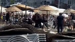 Halk plajında şezlong kavgası yaşandı.