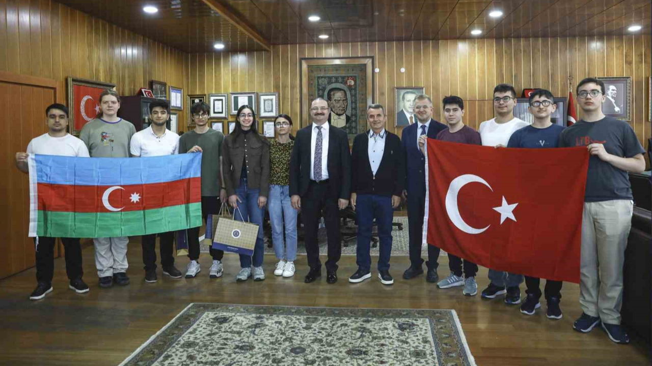 Kimya Olimpiyatlarına  hazırlanan Kimya Türk Milli Takımından büyük başarı