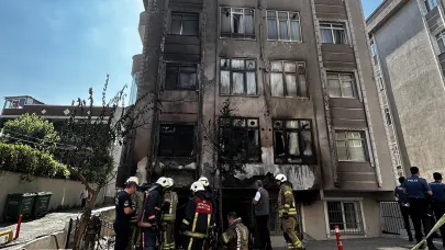 Fatih’te ilaç deposu alevlere teslim oldu