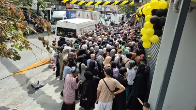 Sultangazi’de mağaza açılışında ’indirim’ izdihamı