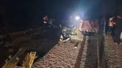Çanakkale’de iki araç kafa kafaya çarpıştı: 6 ölü