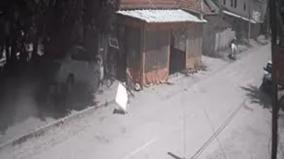 Isparta’da otomobil kıraathaneye daldı: 1 ölü, 1 yaralı