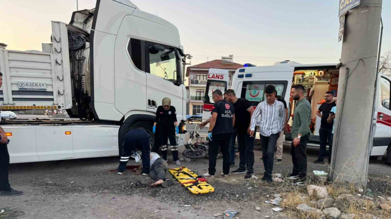 Tır ile motosiklet çarpıştı: 1 ölü