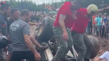Off-Road yarışlarında yürekleri ağza getiren kaza