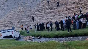 Van’da kamyonet uçuruma yuvarlandı: 6 yaralı