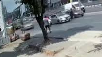 Tek yumrukla yere yığıldı