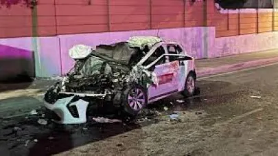 Büyükçekmece’de otomobil, TIR’a arkadan çarptı : 1 ölü, 4 yaralı