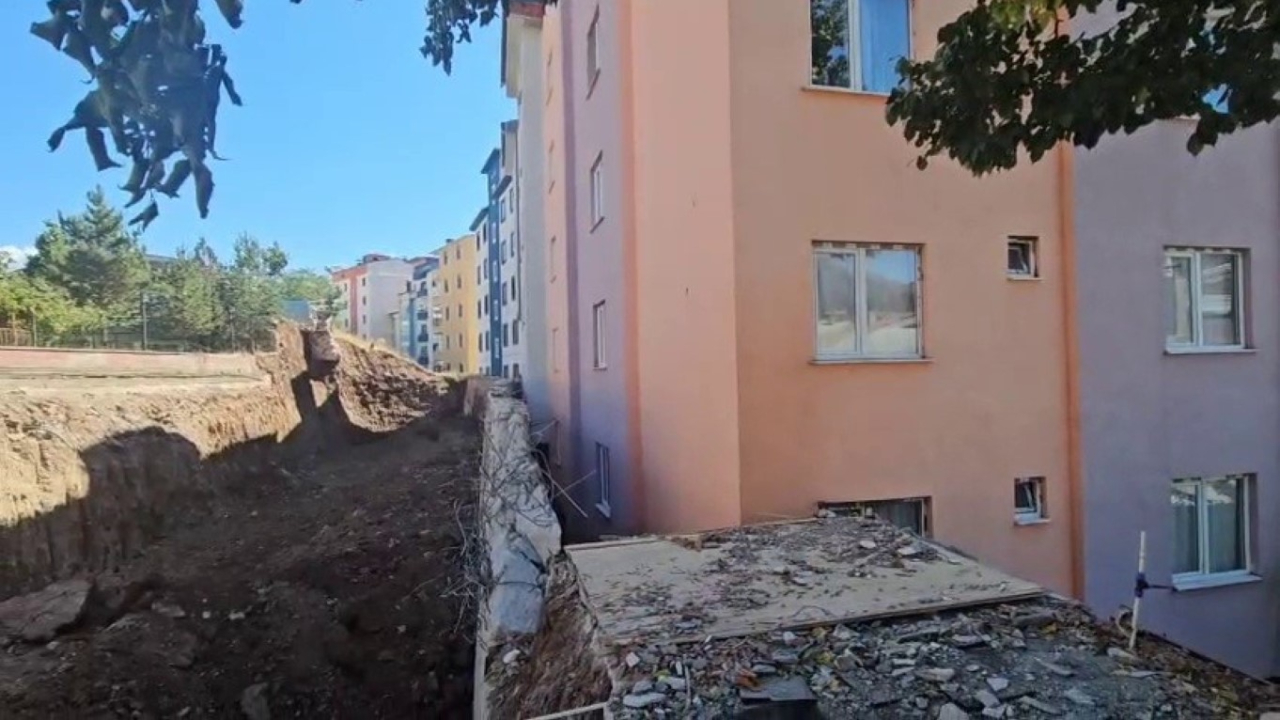 İspir’de heyelan: 70 ev boşaltıldı