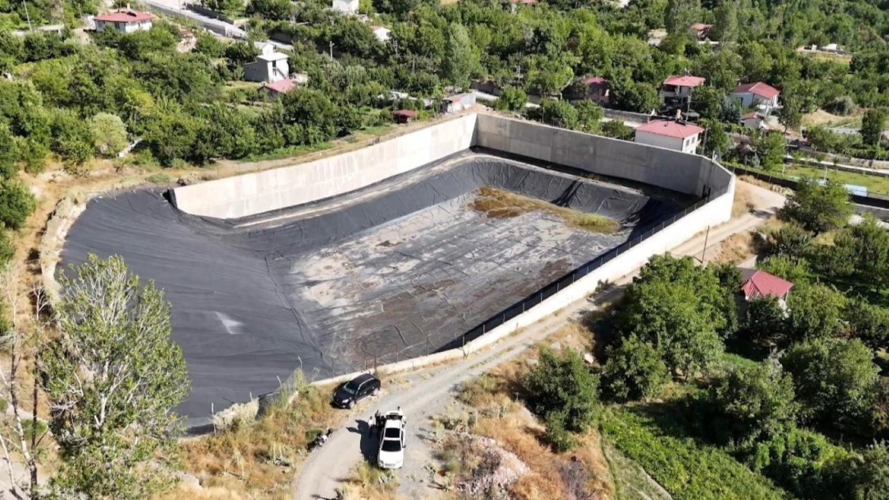 10 yıl önce yapılan havuz bir kez suyla doldu.