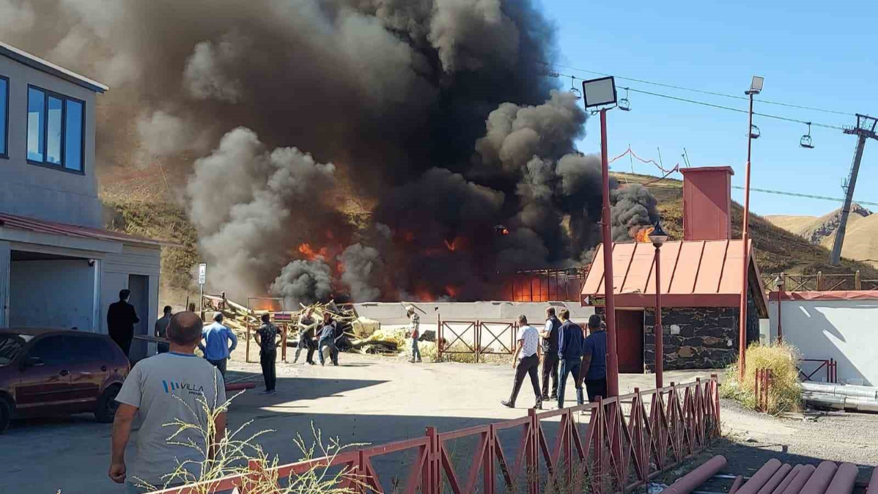 Palandöken Kayak Merkezi’ndeki yangın paniğe neden oldu