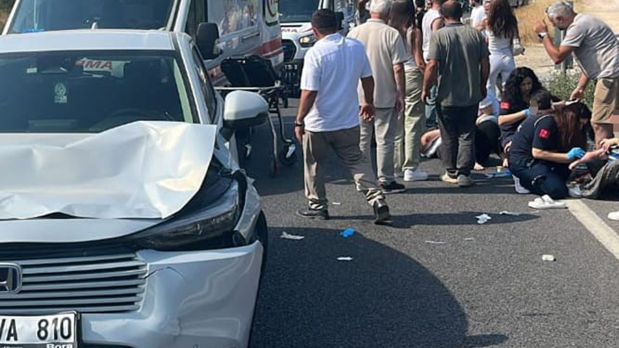 Yolun karşısına geçen aileye otomobil çarptı : 1 ölü, 3 yaralı