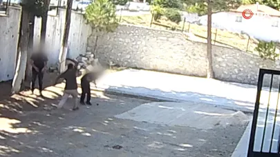 Belediye Başkanı, taş döşemek istemeyen zabıtaları sopayla dövdü