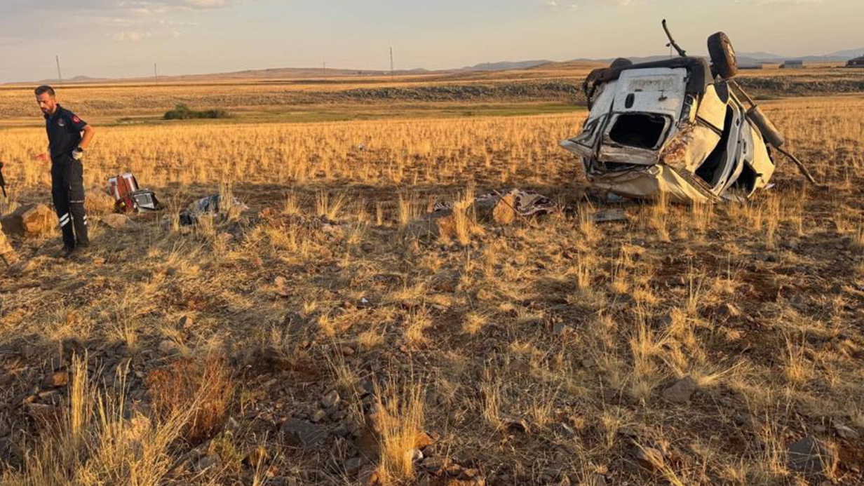 Karayazı’da feci kaza: 3 ölü, 1 yaralı
