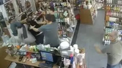 İş yerini nacak ve silahla basan esnaf 16 yaşındaki çocuğu darp etti