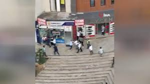 Esenyurt’ta iki grubun kavgasında ortalık savaş alanına döndü