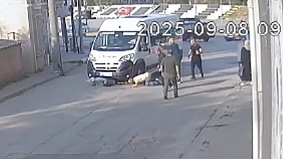 Tekirdağ’da okul yolunda feci kaza: Anne ve oğlu işçi servisinin altında kaldı